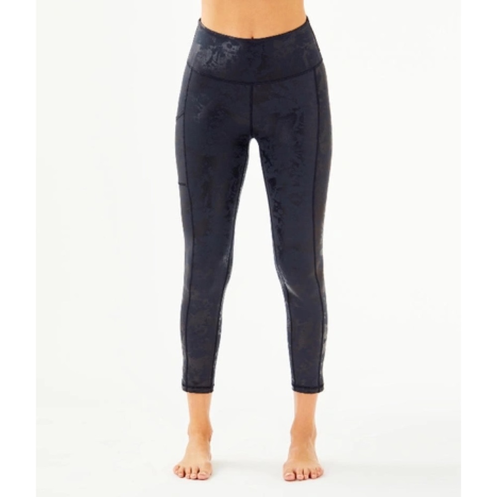 Lilly Pulitzer UPF 50+‎ Luxletic 24" High Rise Weekender Midi Legging